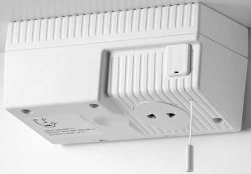 3 Door Bathroom Cabinet, Lights & Shaver. 1000x800x270mm. technical image