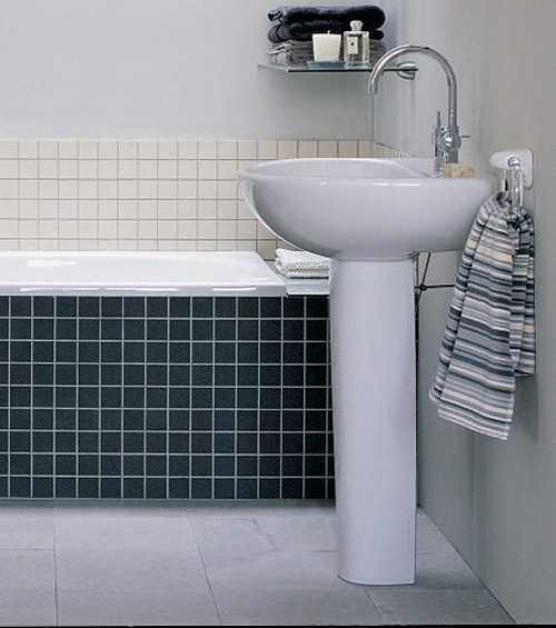 1 Tap Hole Basin And Pedestal. 560mm. technical image