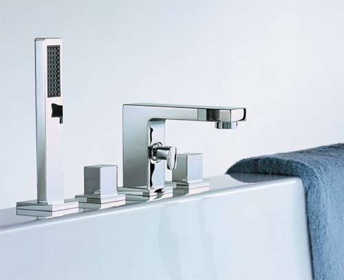 4 Tap Hole Bath Shower Mixer Tap With Shower Kit (Chrome). technical image