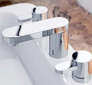 3 Tap Hole Bath Filler Tap (Chrome). technical image