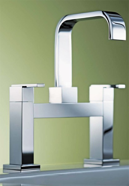 Bath Filler Tap (High Spout, Chrome). technical image