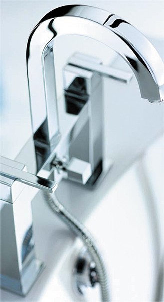 Bath Shower Mixer Tap With Shower Kit (High Spout). technical image