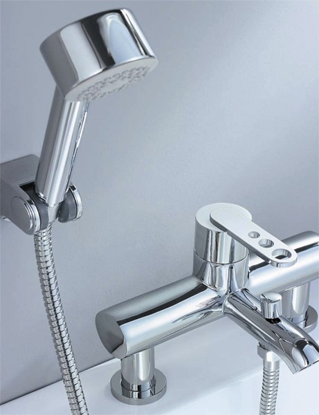 Bath Shower Mixer Tap With Shower Kit (Chrome). technical image