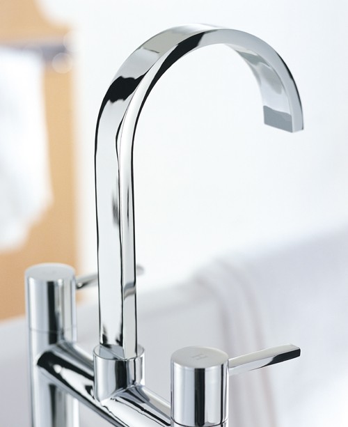 Bath Filler Tap (High Spout, Chrome). technical image