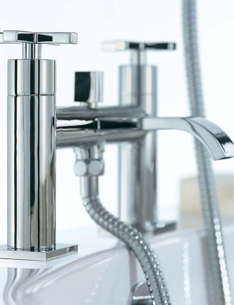 Bath Shower Mixer Tap With Shower Kit (Chrome). technical image