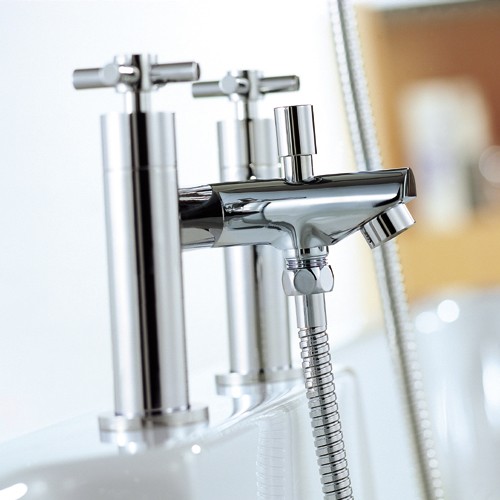 Bath Shower Mixer Tap With Shower Kit (Chrome). technical image