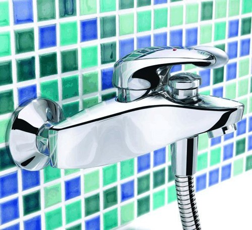Wall Mounted Bath Shower Mixer Tap With Shower Kit (Chrome). technical image