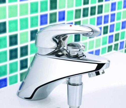 1 Tap Hole Bath Shower Mixer Tap With Shower Kit (Chrome). technical image