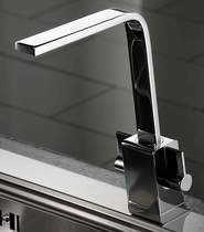 Abode Verso Kitchen Tap With Swivel Spout (Chrome).
